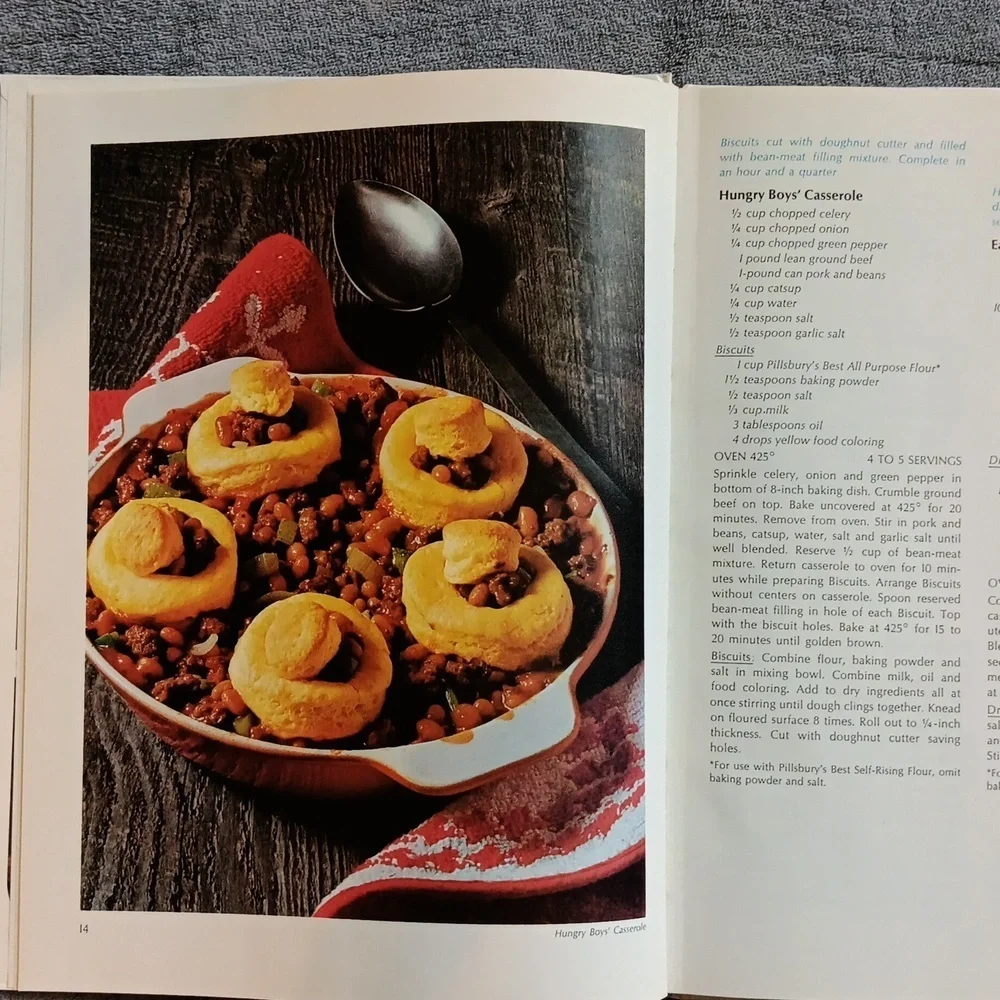 1970 Pillsbury Cookbook, Vintage Retro 70s Kitchen Decor, Country Farmhouse